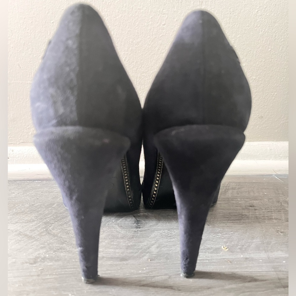 CHANEL Black Suede and Patent Leather Heels - Picture 6 of 6